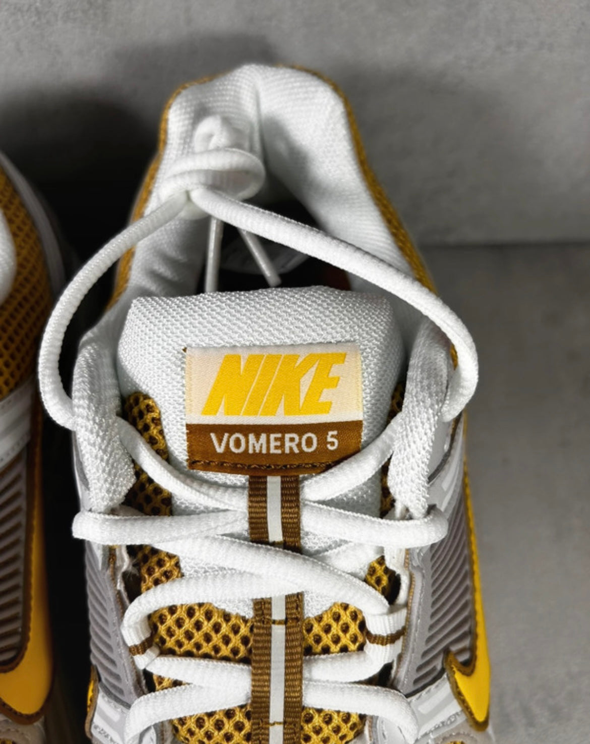 Nike Zoom Vomero 5 | Bronzine Lightning Yellow |