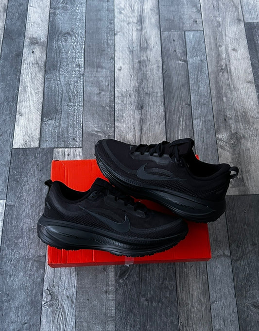 Nike Vomero 18 GTX Waterproof Running Shoes Triple Black