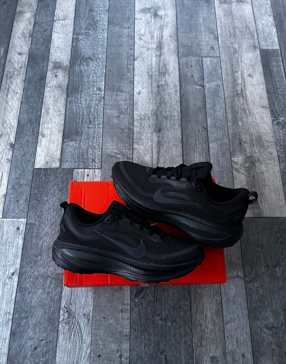 Nike Vomero 18 GTX Waterproof Running Shoes Triple Black