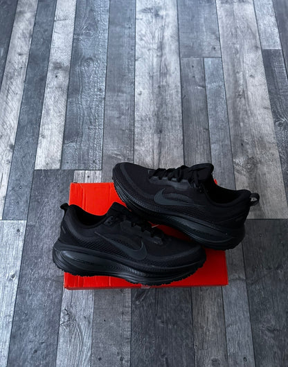 Nike Vomero 18 GTX Waterproof Running Shoes Triple Black