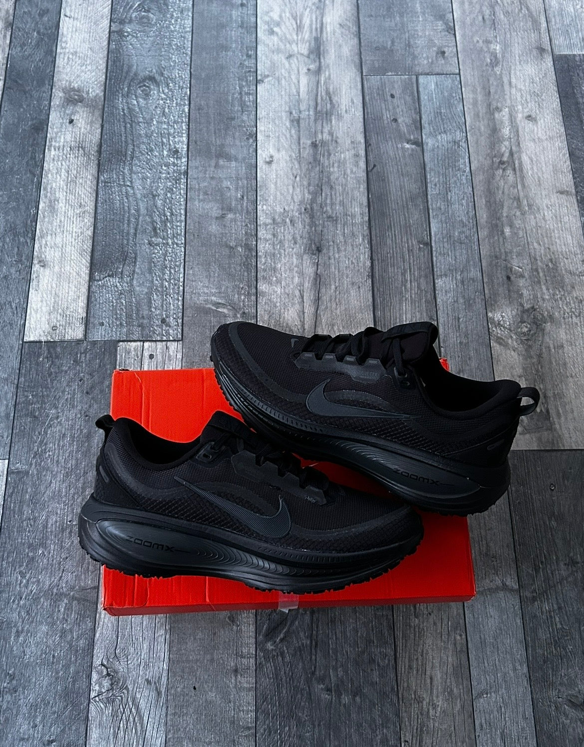 Nike Vomero 18 GTX Waterproof Running Shoes Triple Black