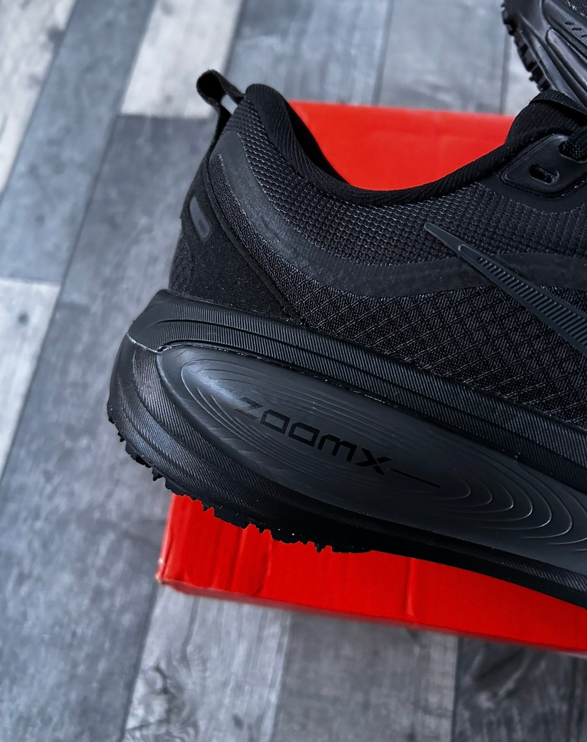 Nike Vomero 18 GTX Waterproof Running Shoes Triple Black