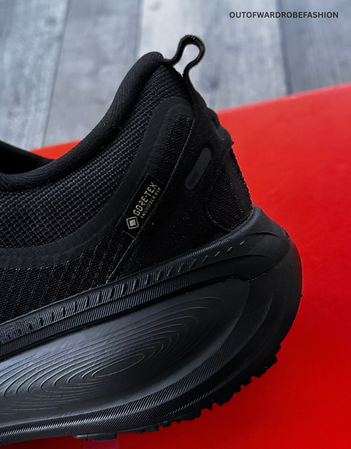 Nike Vomero 18 GTX Waterproof Running Shoes Triple Black