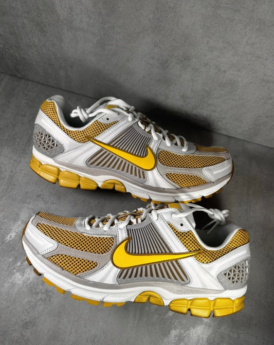 Nike Zoom Vomero 5 | Bronzine Lightning Yellow |