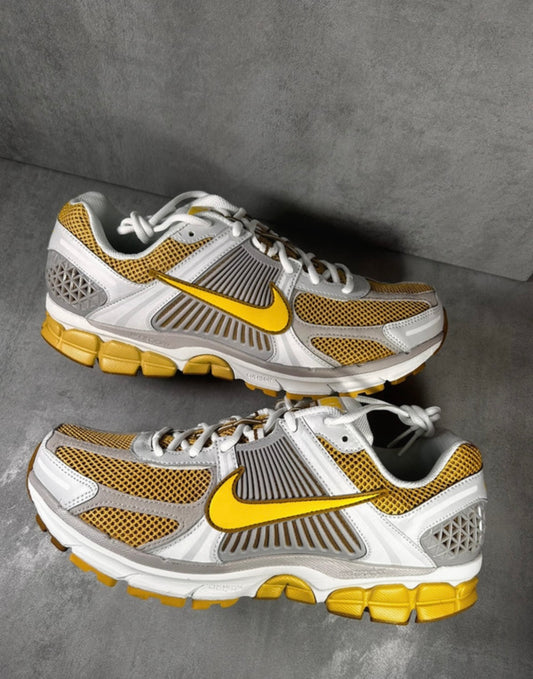 Nike Zoom Vomero 5 | Bronzine Lightning Yellow |