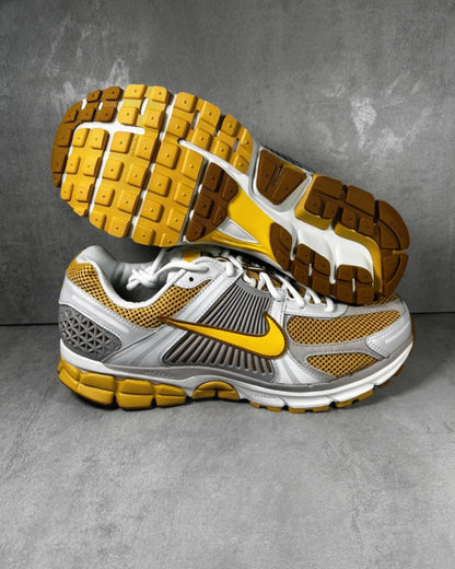 Nike Zoom Vomero 5 | Bronzine Lightning Yellow |