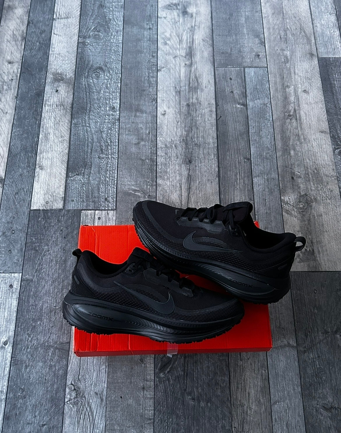 Nike Vomero 18 GTX Waterproof Running Shoes Triple Black