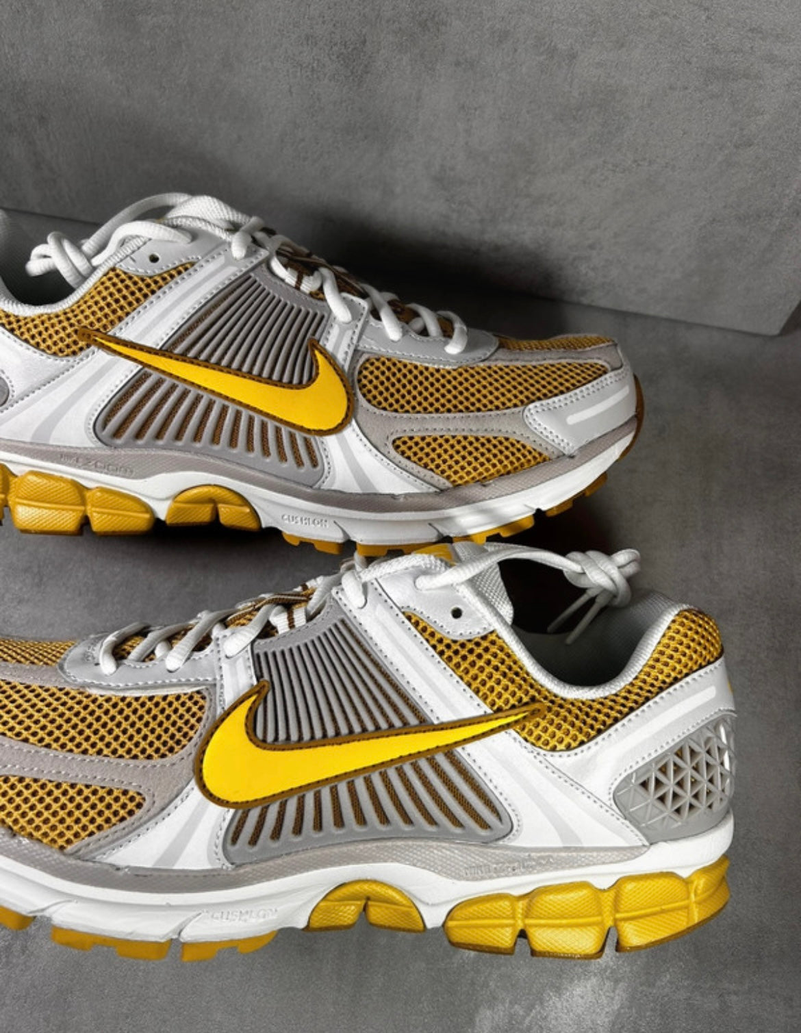 Nike Zoom Vomero 5 | Bronzine Lightning Yellow |