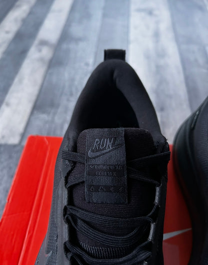 Nike Vomero 18 GTX Waterproof Running Shoes Triple Black